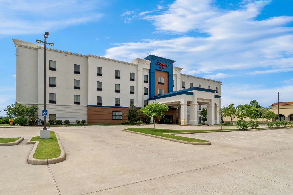 photo 1 of Hampton Inn Marion