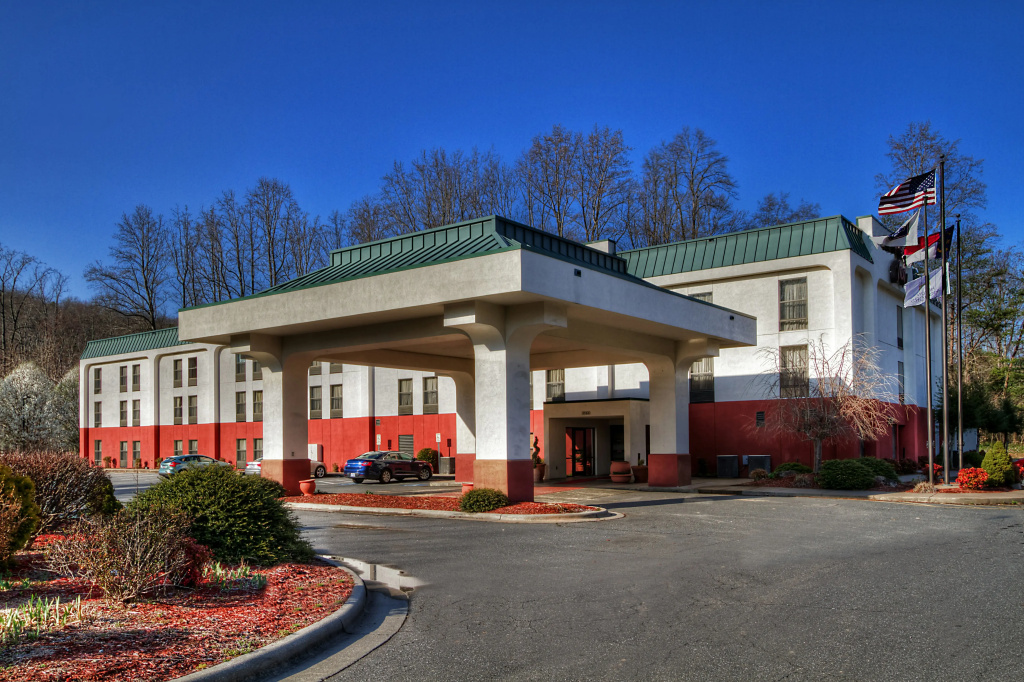 photo 1 of Hampton Inn Marion