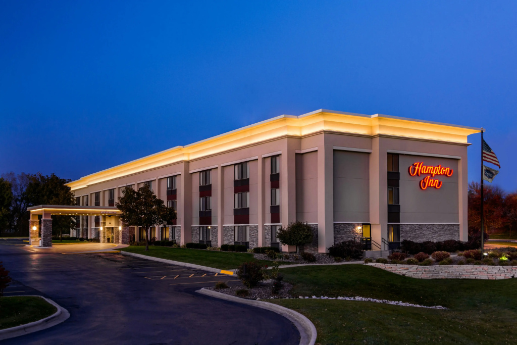 photo 1 of Hampton Inn Milwaukee-Airport
