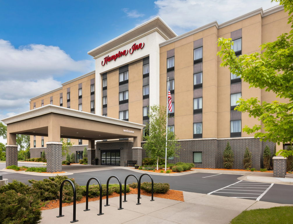 photo 1 of Hampton Inn Minneapolis-Roseville