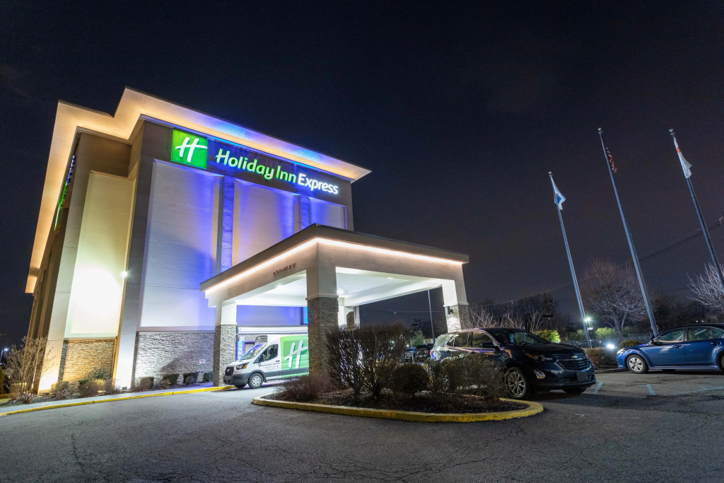 photo 1 of Holiday Inn Express Newark Airport Elizabeth by IHG