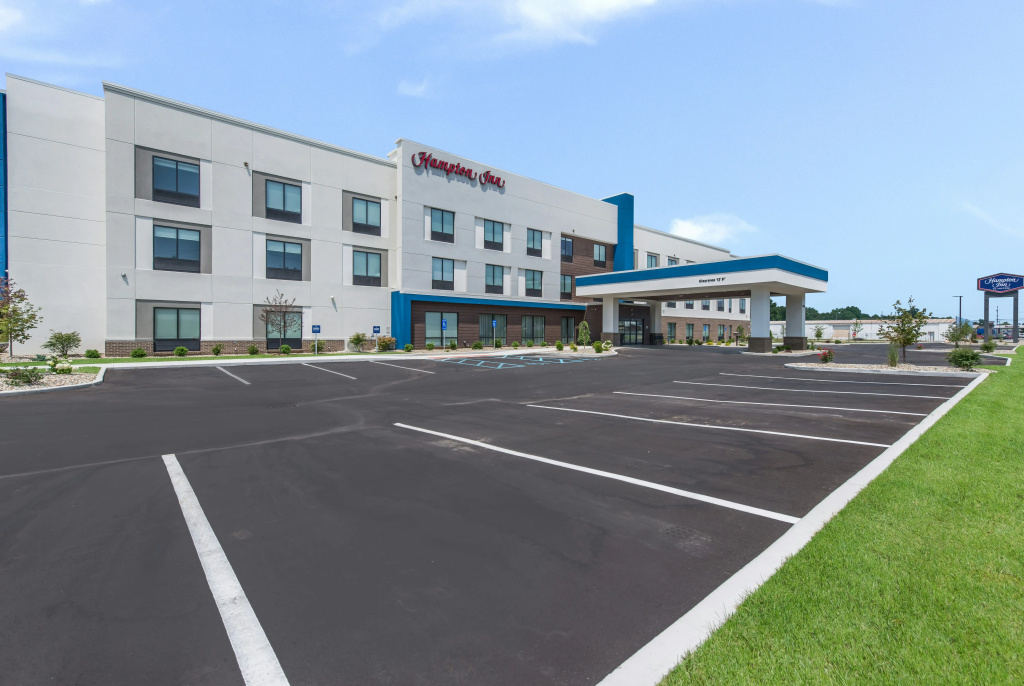 photo 1 of Hampton Inn Niles