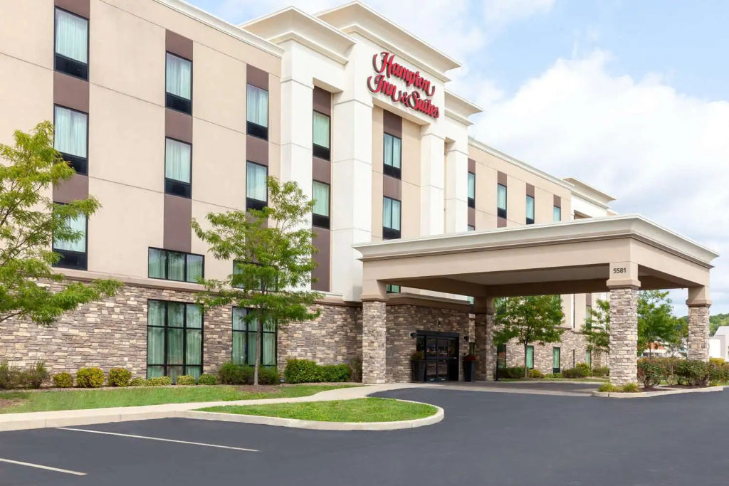 photo 1 of Hampton Inn Niles/warren