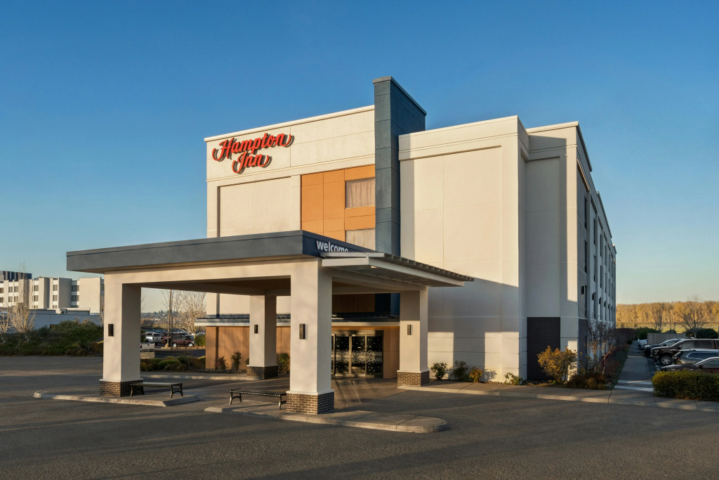 photo 1 of Hampton Inn Portland-Airport