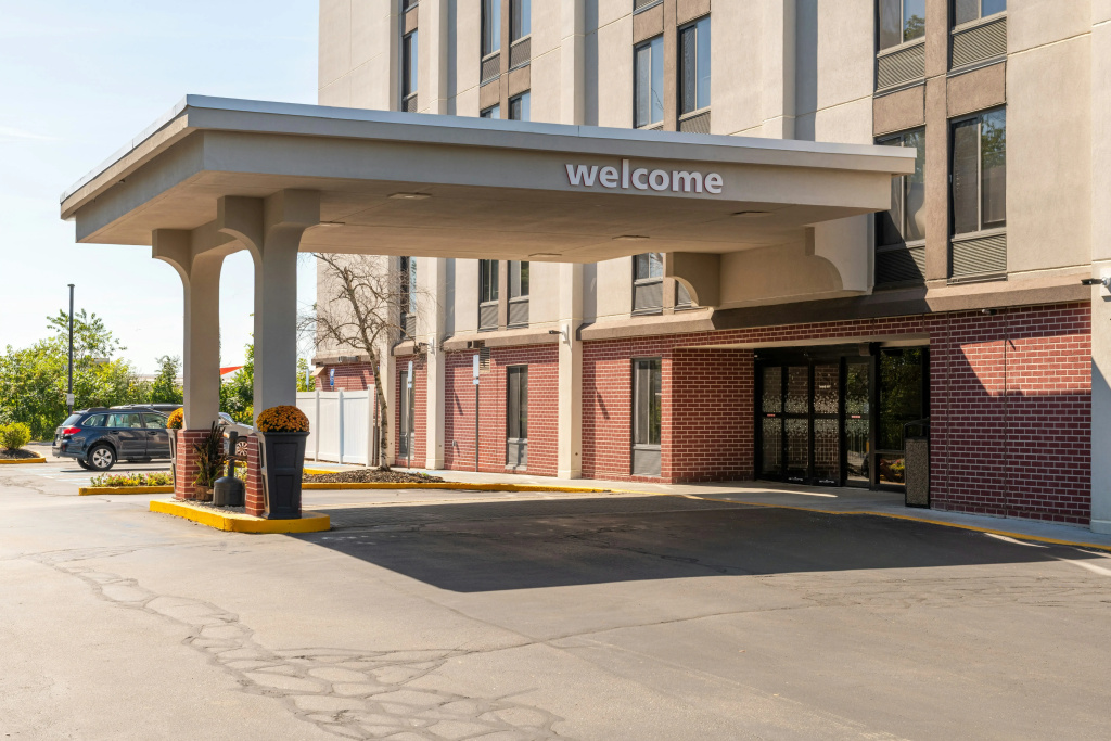 photo 1 of Hampton Inn Portsmouth Central