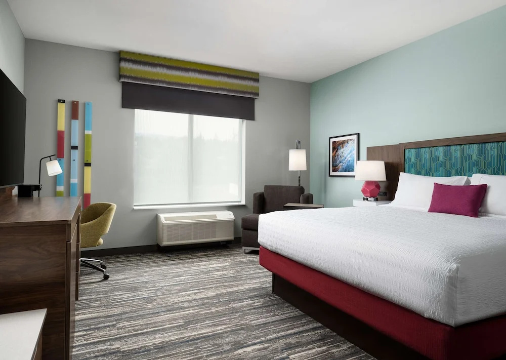 photo 1 of Hampton Inn Redmond Bend Airport, OR