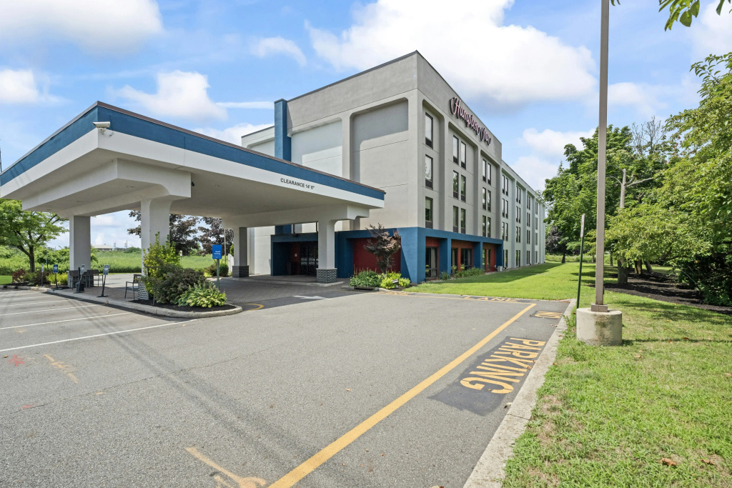 photo 1 of Hampton Inn Ridgefield Park