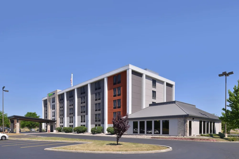 photo 1 of Hampton Inn Rochester South