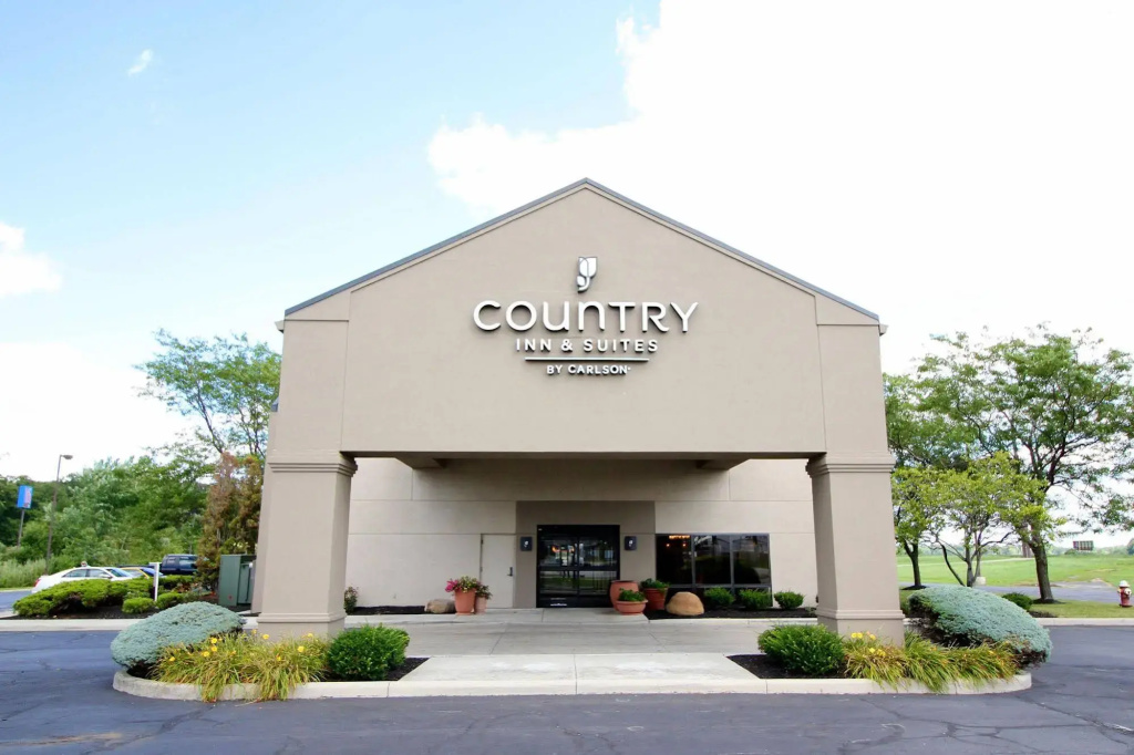 photo 1 of Country Inn & Suites by Radisson, Sandusky South, OH