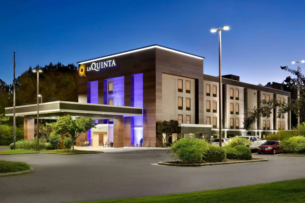 photo 1 of La Quinta Inn & Suites by Wyndham Selma/Smithfield I-95