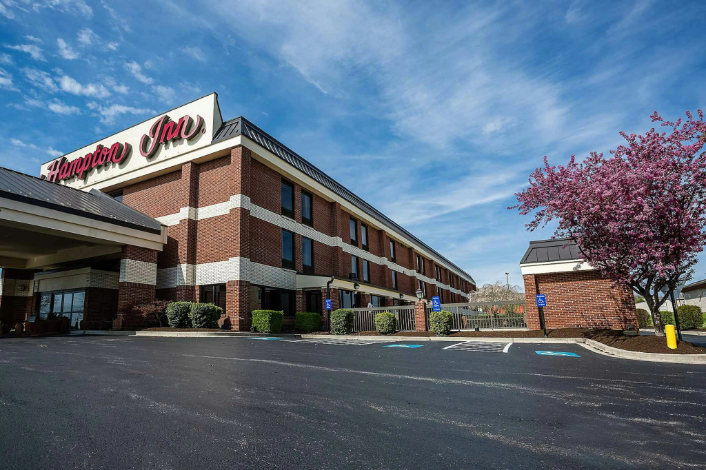 photo 1 of Hampton Inn Somerset