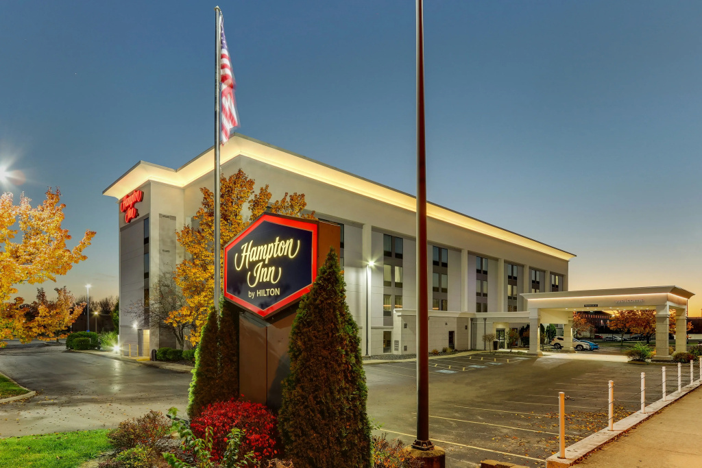 photo 1 of Hampton Inn Springfield