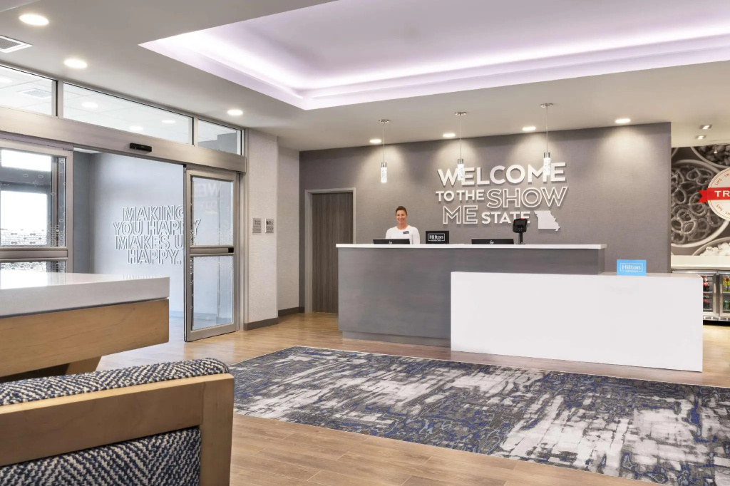 photo 1 of Hampton Inn & Suites St. Charles Old Town Area