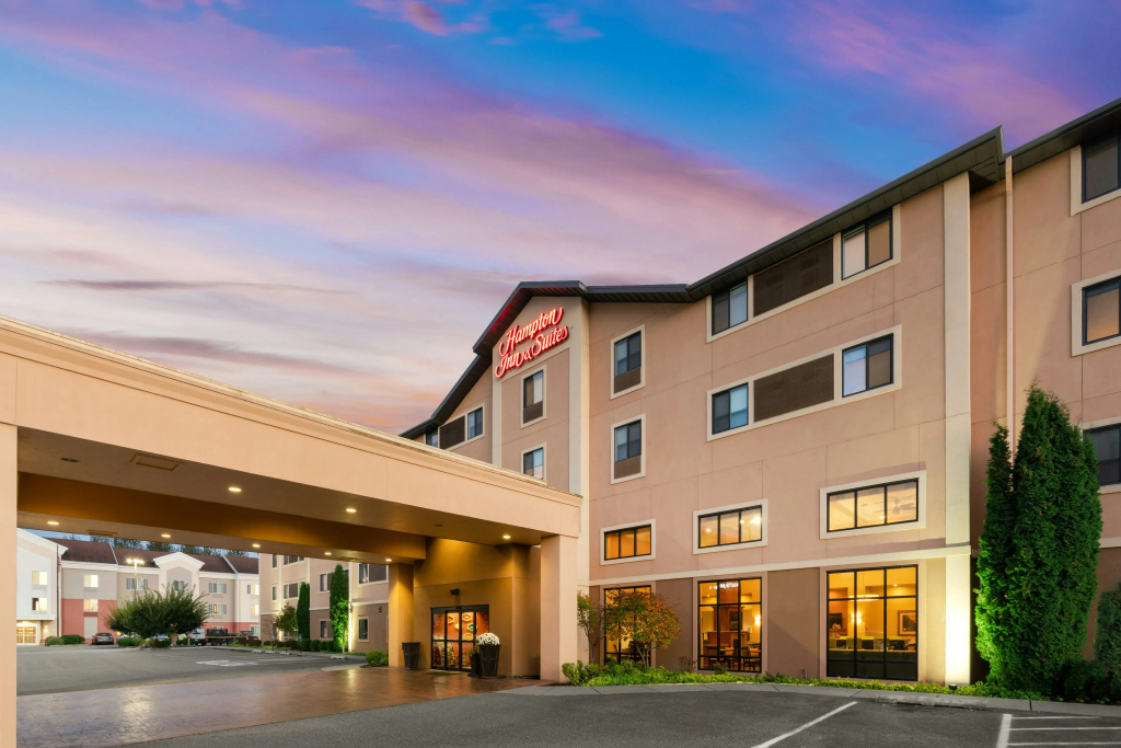 photo 1 of Hampton Inn & Suites Burlington