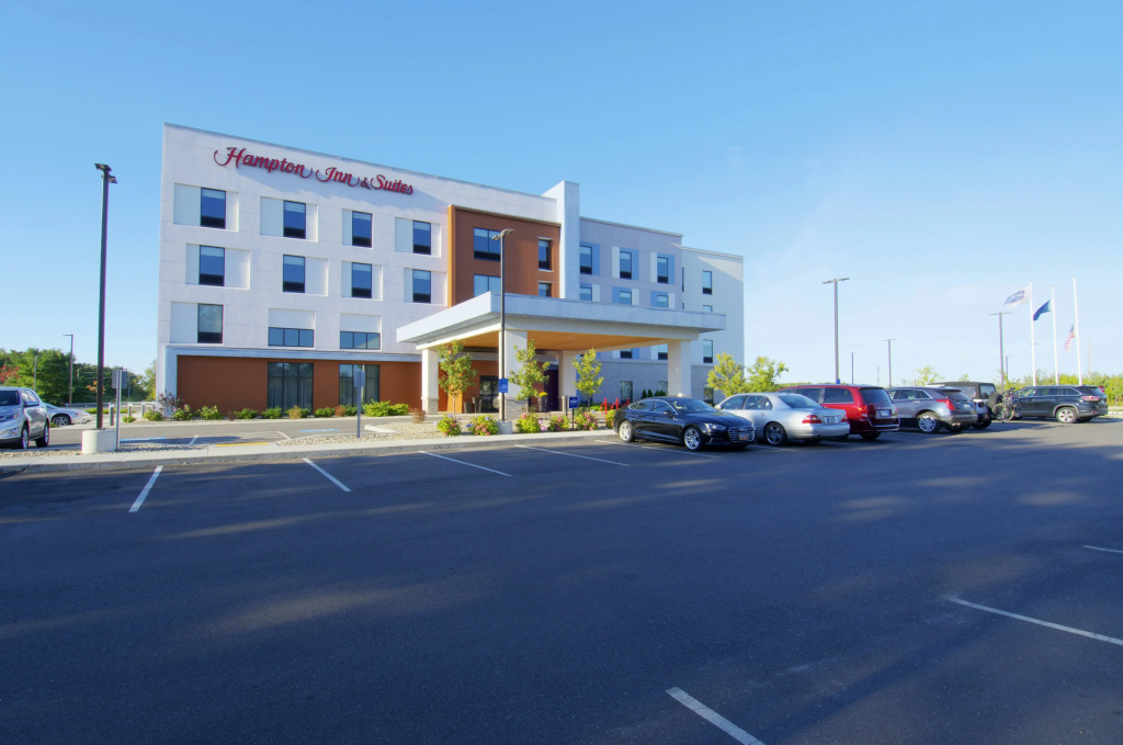 photo 1 of Hampton Inn & Suites Portland West