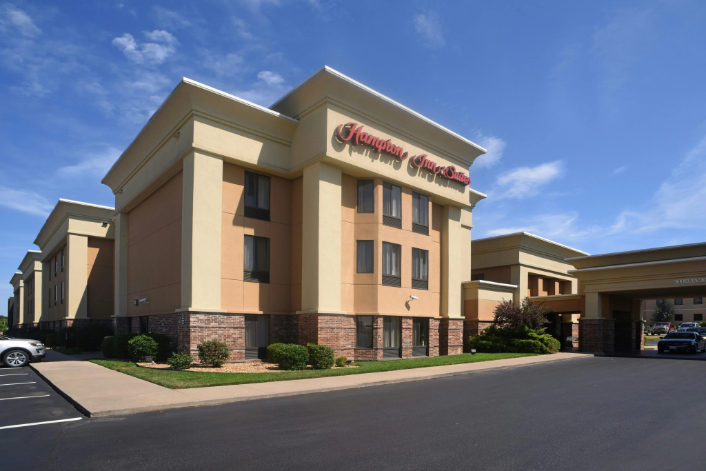 photo 1 of Hampton Inn & Suites Springfield, MO
