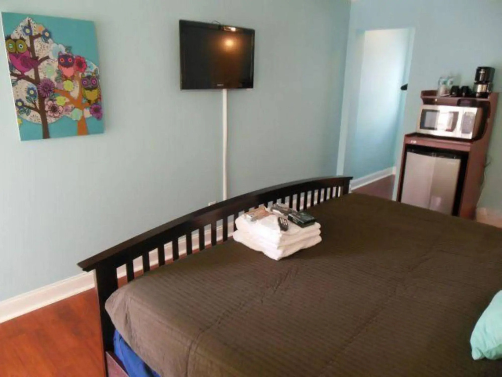 photo 1 of Harbor Beach Inn