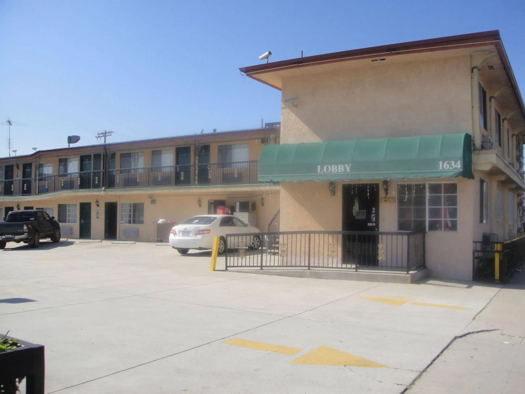 photo 1 of Harbor Inn