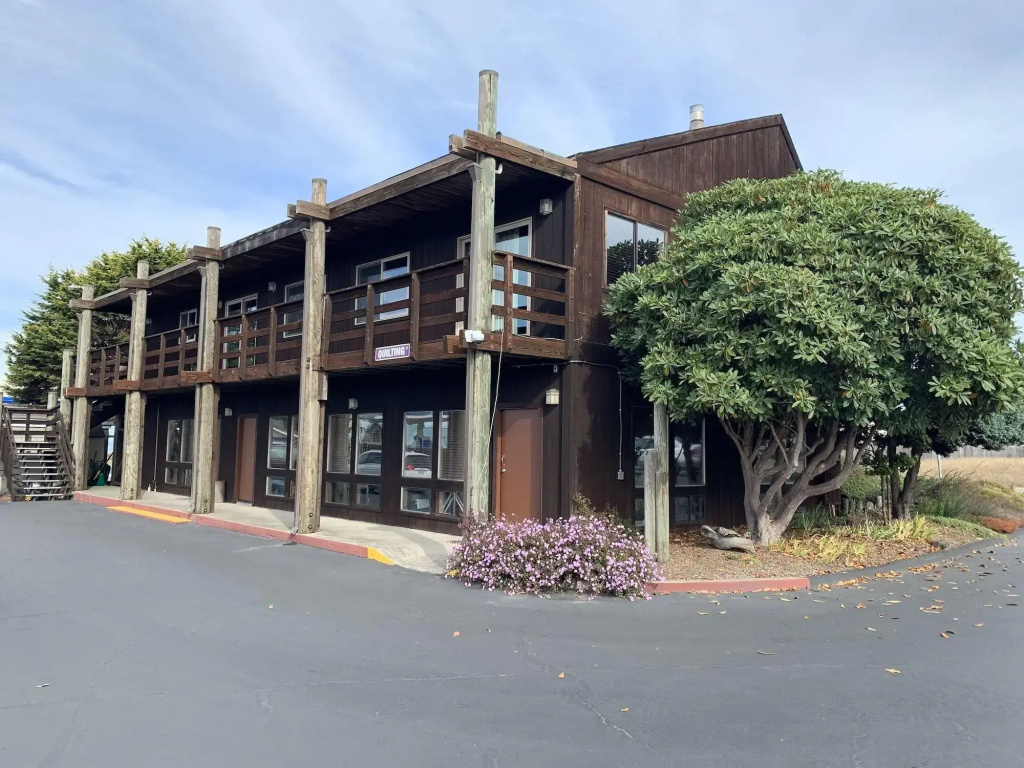 photo 1 of Harbor Lite Lodge