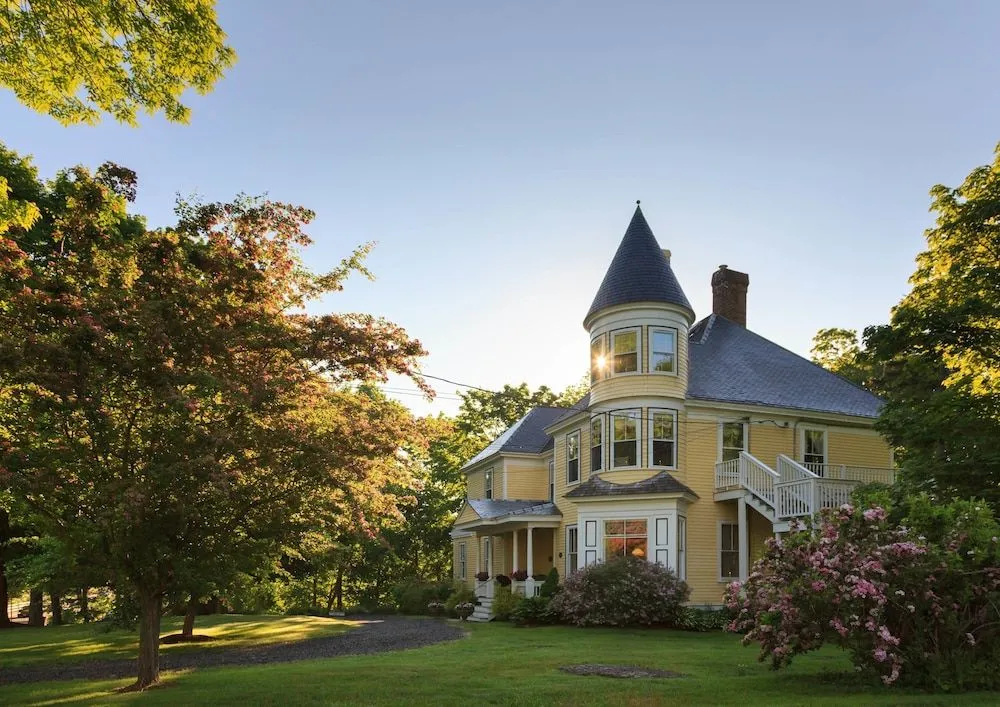 photo 1 of Hawthorn Inn