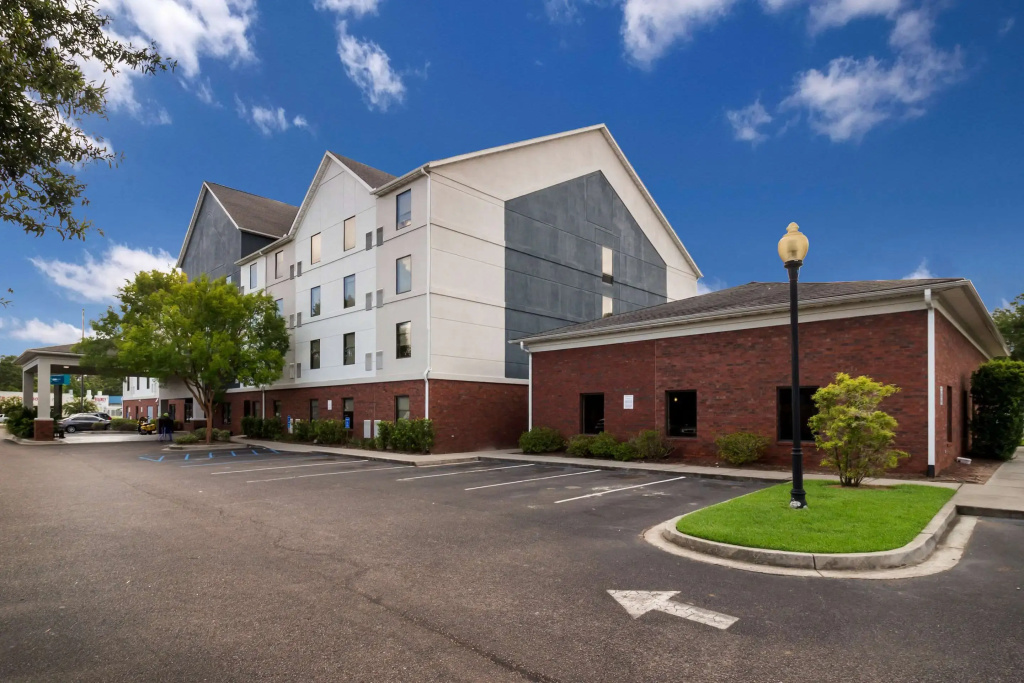 photo 1 of Clarion Pointe Charleston - West Ashley