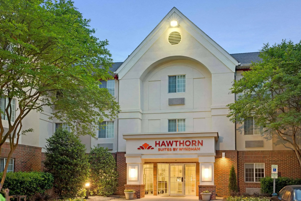 photo 1 of Suburban Studios Charlotte – Executive Park