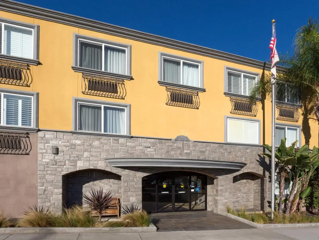 photo 1 of City Express By Marriott Manhattan Beach