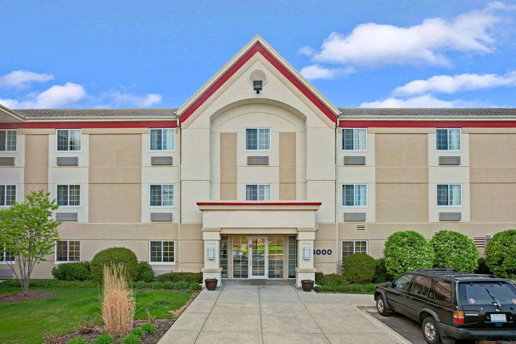 photo 1 of MainStay Suites Northbrook Wheeling