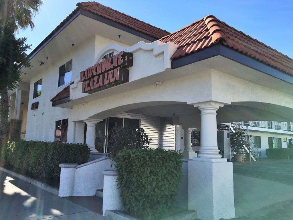 photo 1 of Hawthorne Plaza Inn