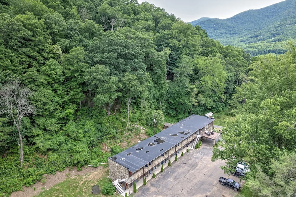 photo 1 of Heart Of The Valley Motel
