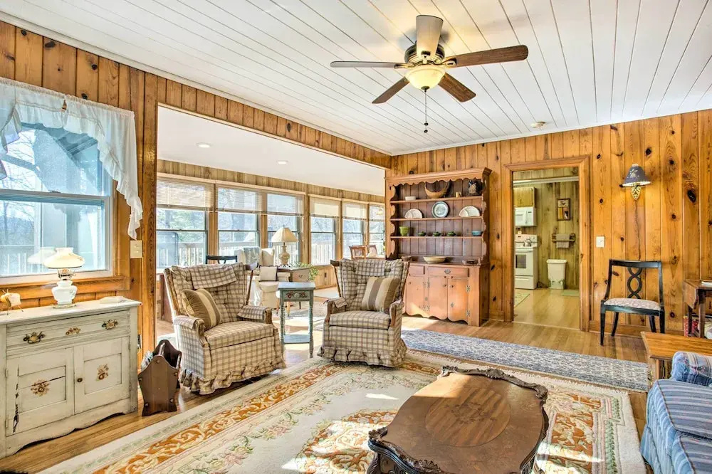 photo 1 of Dog-friendly Hendersonville Cabin: Deck & Views