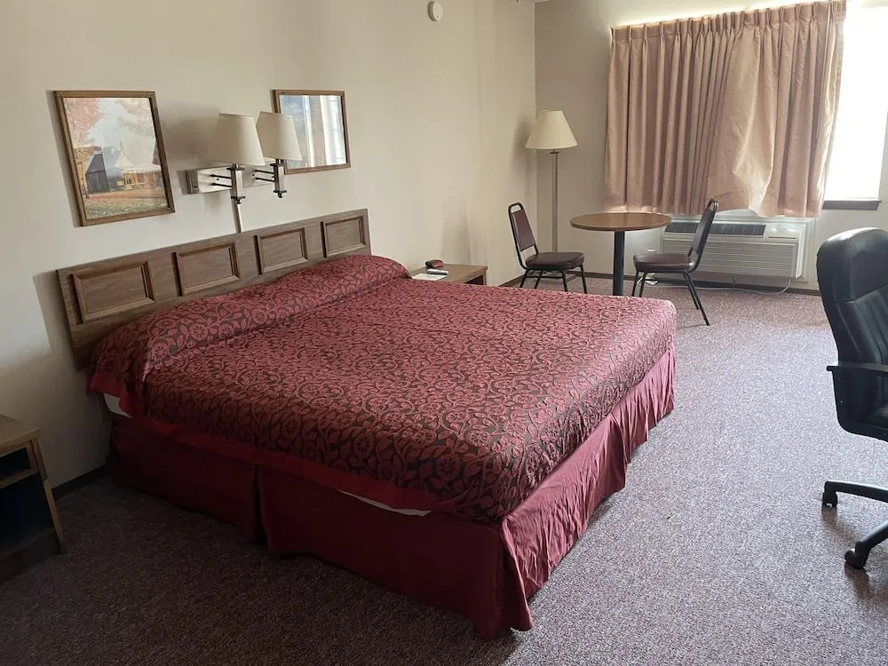 photo 1 of Heritage Inn