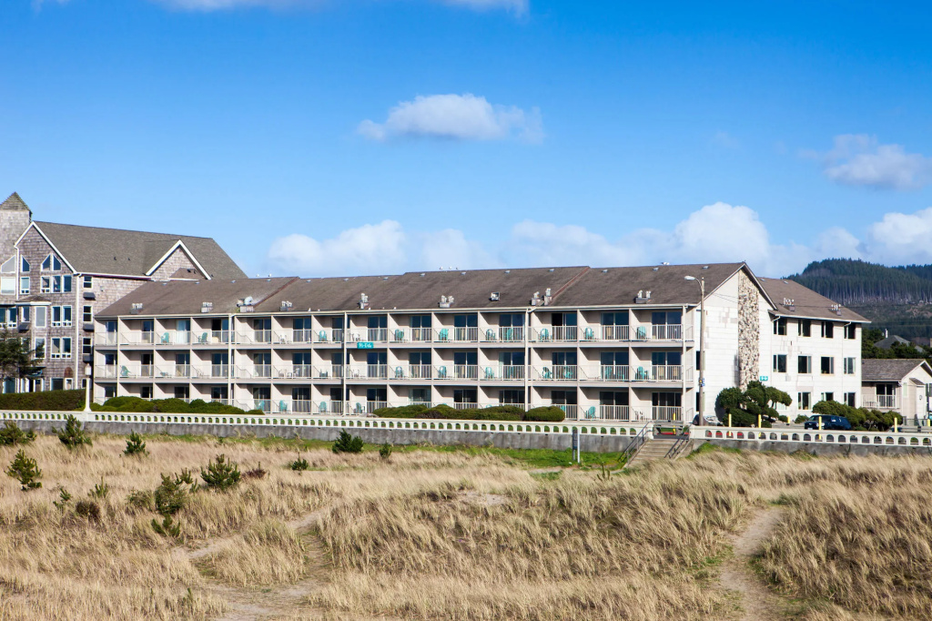 photo 1 of Hi-Tide Oceanfront Inn