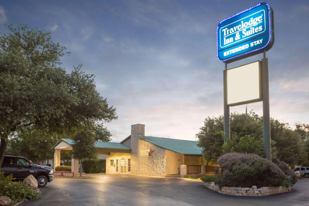 photo 1 of Travelodge Inn & Suites by Wyndham San Antonio Airport