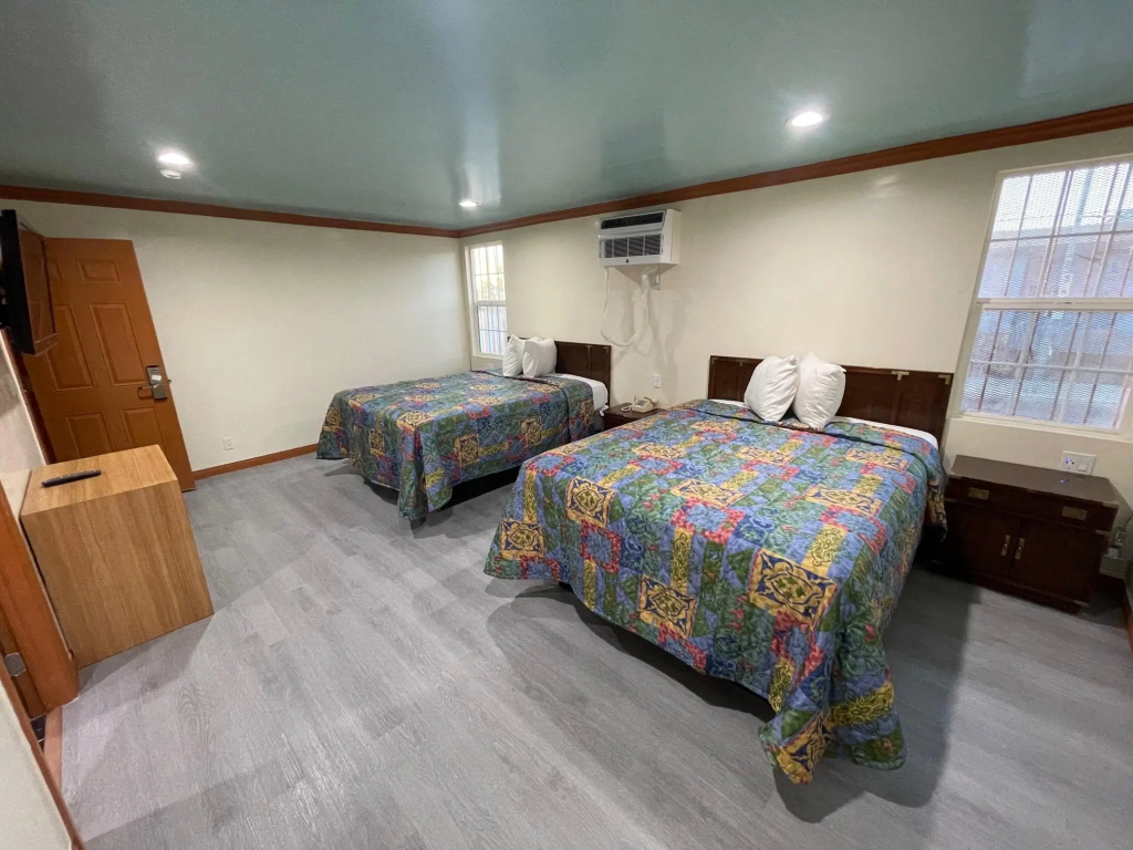 photo 1 of Hill Top Motor Inn