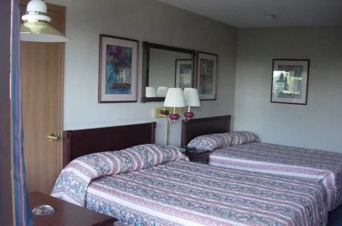 photo 1 of Hillbilly Inn Motel