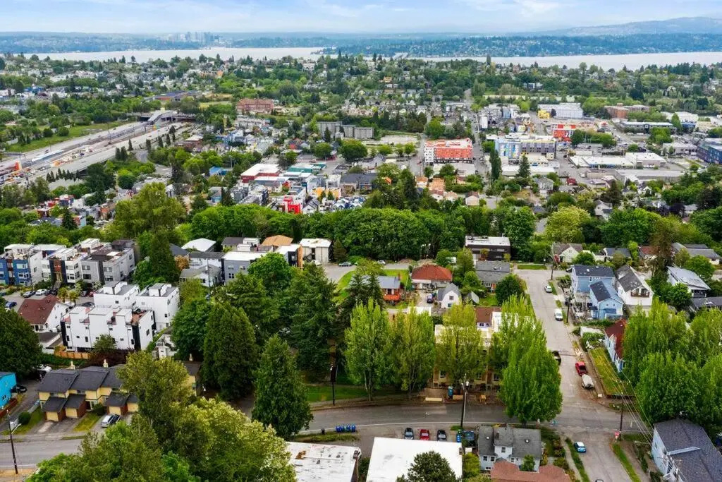 photo 1 of Hillside in Seattle - well appointed