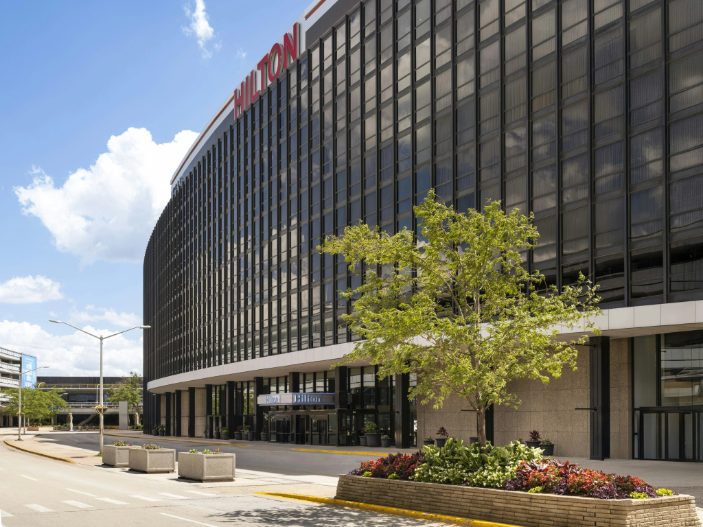 photo 1 of Hilton Chicago O'Hare Airport