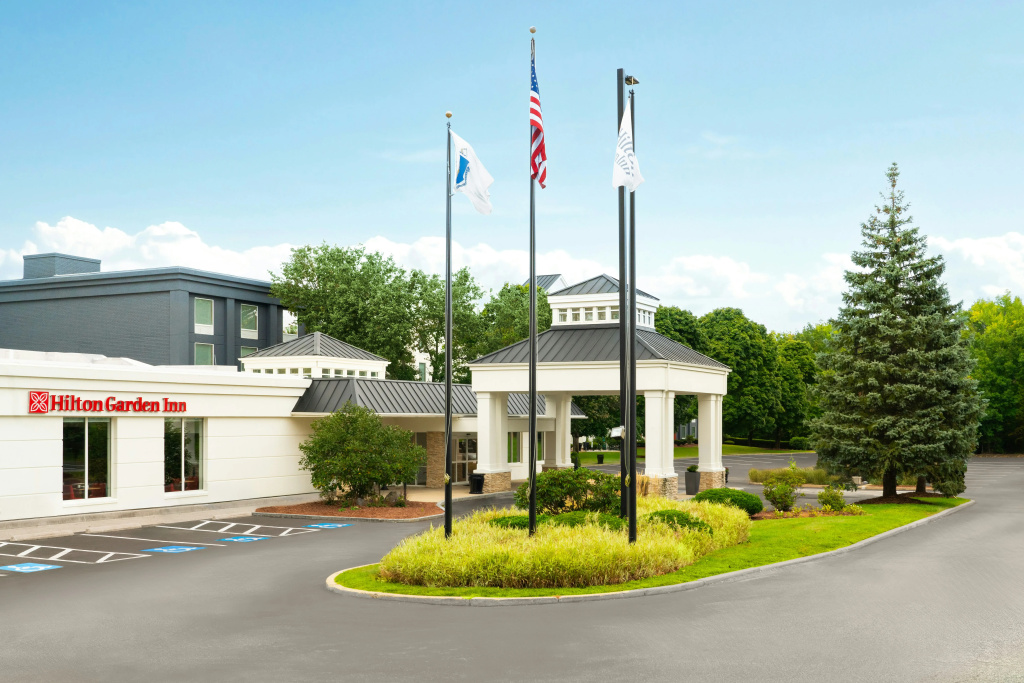 photo 1 of Hilton Garden Inn Boston-Burlington