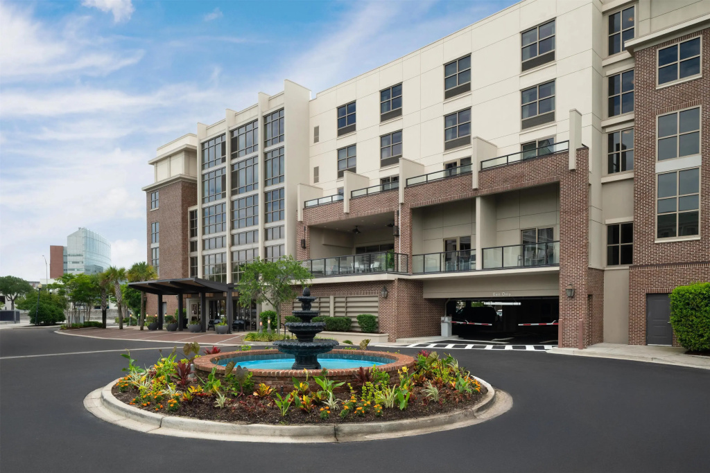 photo 1 of Hilton Garden Inn Charleston Waterfront/Downtown