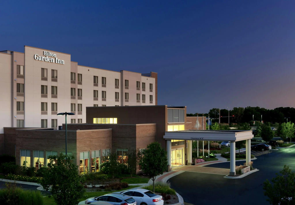 photo 1 of Hilton Garden Inn Lake Forest Mettawa