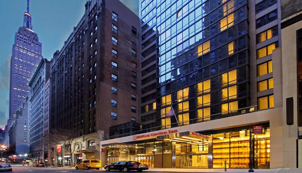 photo 1 of Hilton Garden Inn New York/Midtown Park Ave