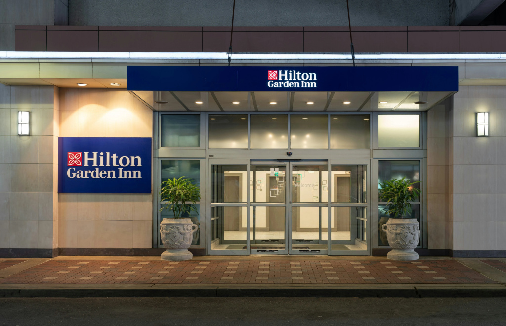 photo 1 of Hilton Garden Inn Philadelphia Center City