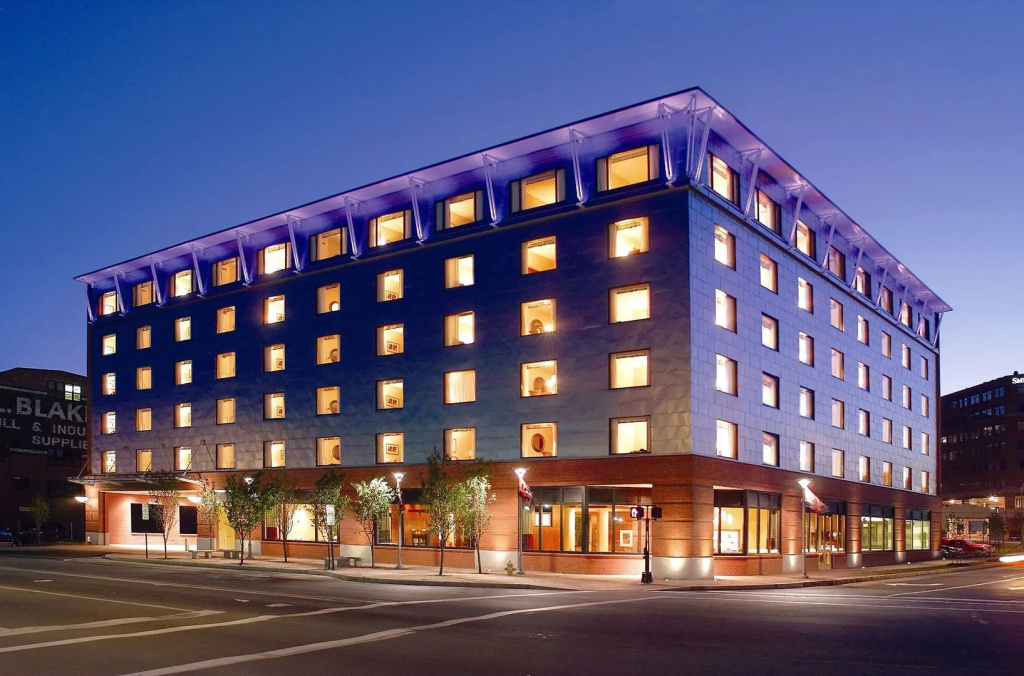 photo 1 of Hilton Garden Inn Portland Downtown Waterfront