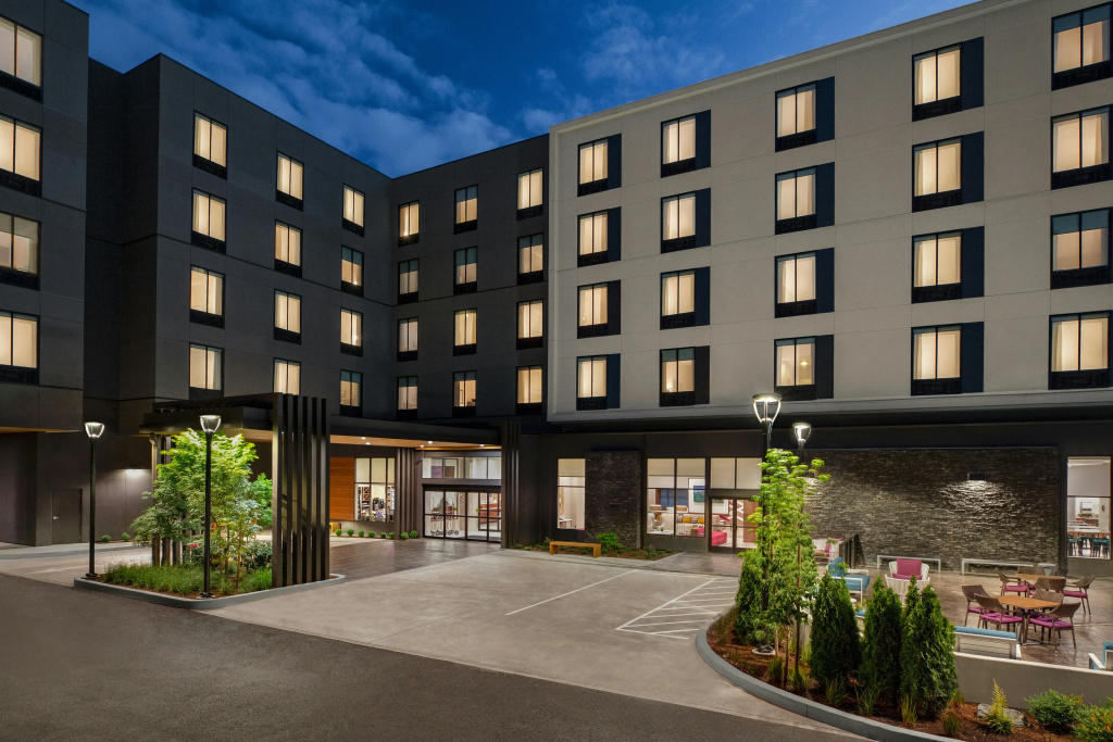 photo 1 of Hilton Garden Inn Seattle Airport