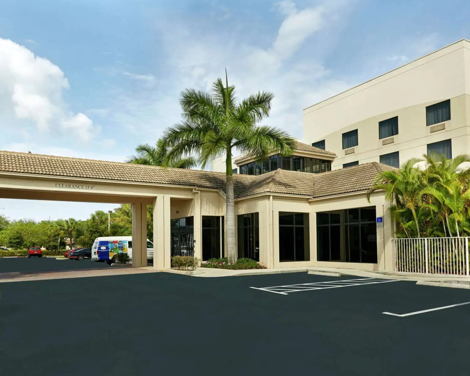 photo 1 of Hilton Garden Inn West Palm Beach Airport
