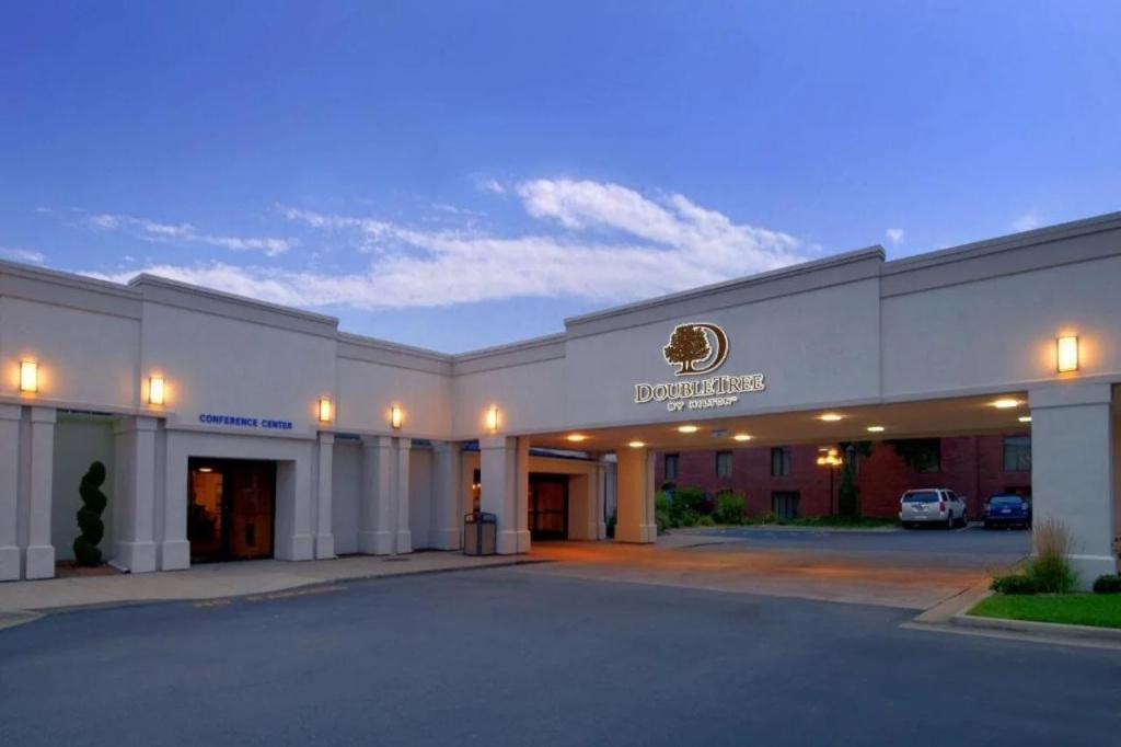 photo 1 of DoubleTree by Hilton Hotel Grand Rapids Airport