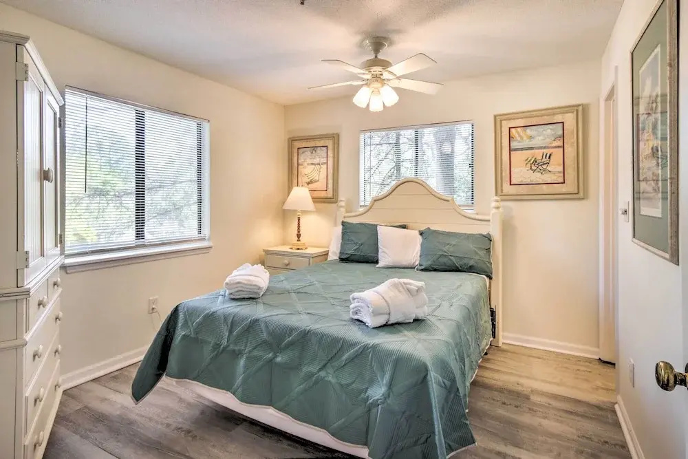 photo 1 of Hilton Head Condo: Pool, Hot Tub & Tennis Access!