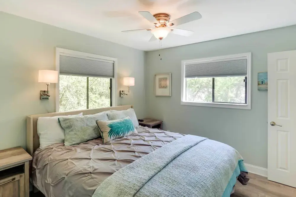 photo 1 of Half-mi to Folly Field Beach: Hilton Head Condo