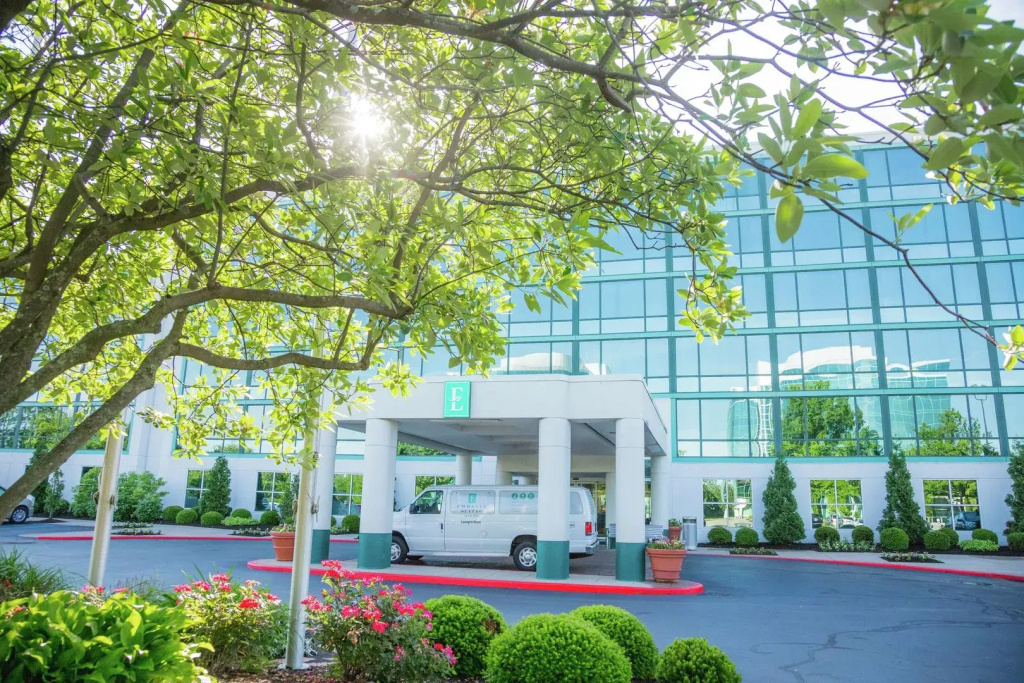 photo 1 of Embassy Suites by Hilton Lexington Green